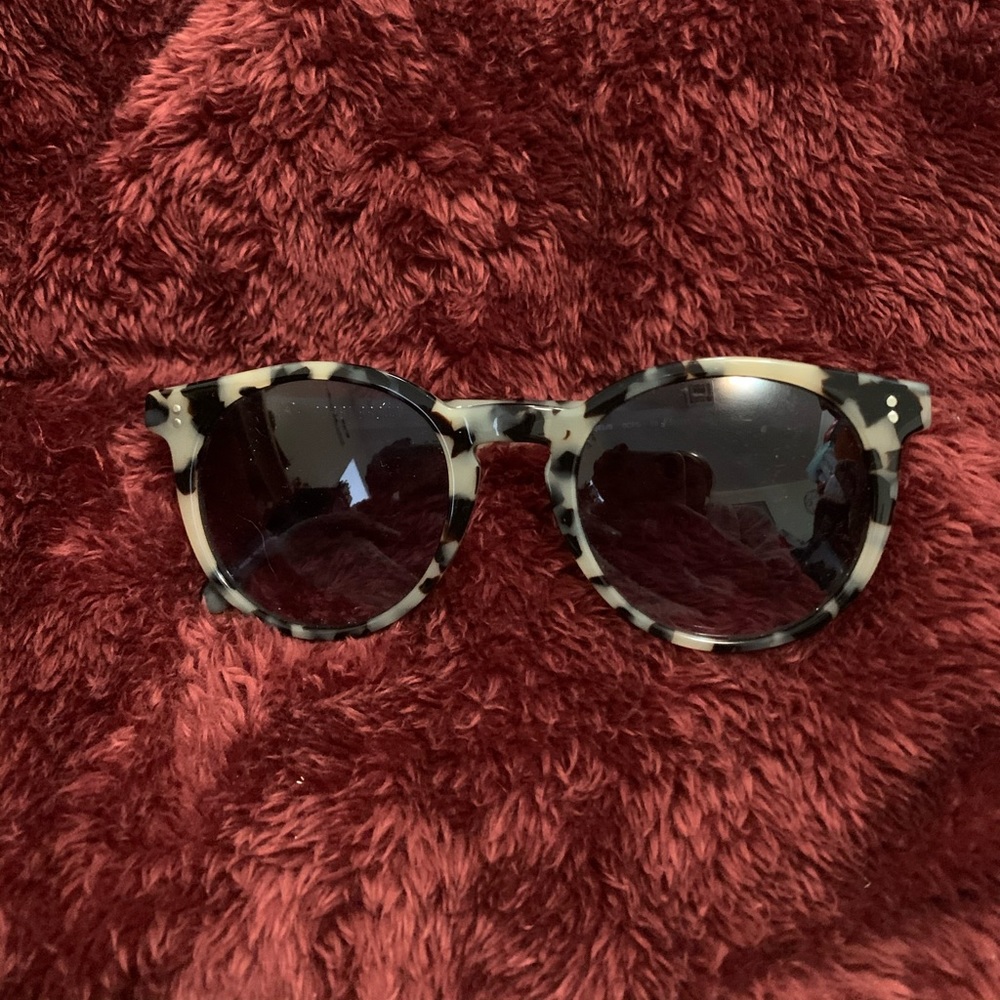 Like new Bobby Brown tortoise sunglasses